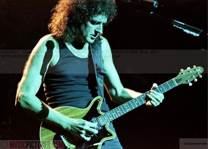 Brian MAY   �